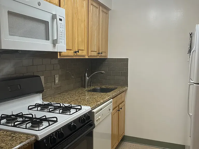 102 Bradhurst Ave #602 — Photo 6