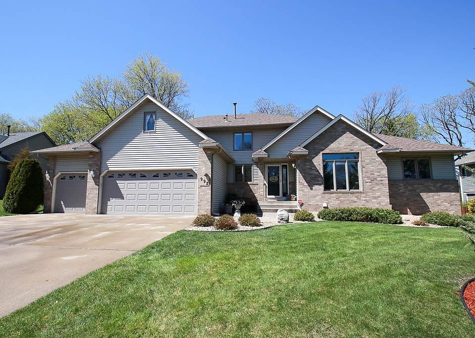 1st image of 992 Stewarton Dr