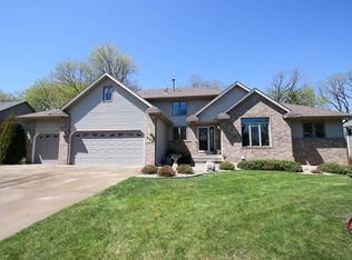 992 Stewarton Dr, Woodbury, MN 55125