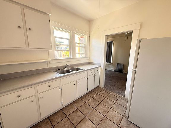3rd image of 442 8th St APT 9
