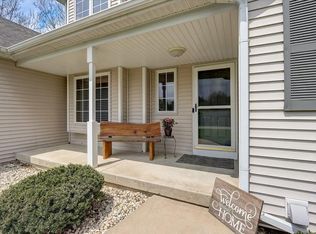 W9554 Grace Ln, Cambridge, WI 53523