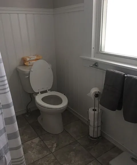 Upstairs bathroom with tub