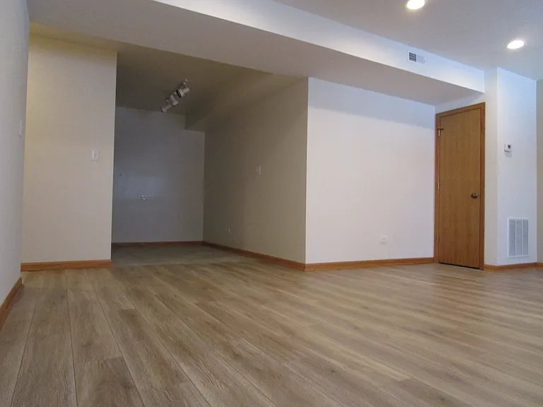 President Street Apartments — Photo 10