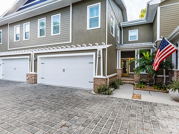 3rd image of 428 11th Ave NE #428