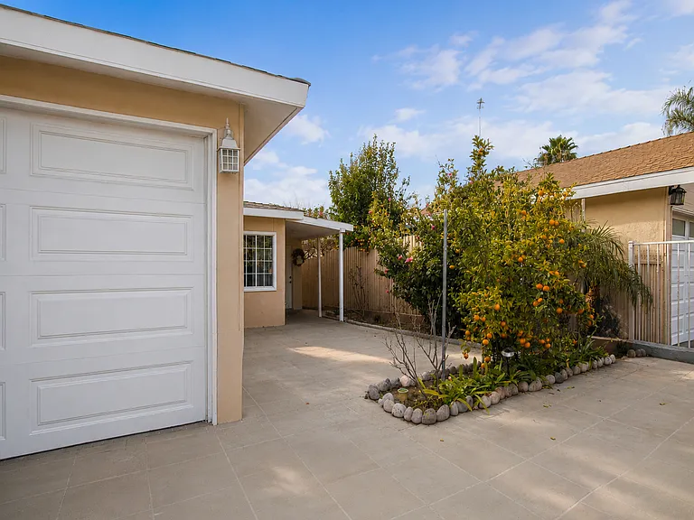 10605 Tinker Ave — Photo 9