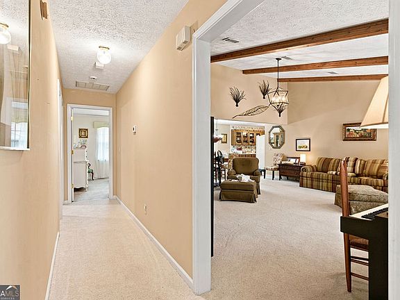 5th image of 24 Boulder Dr NW
