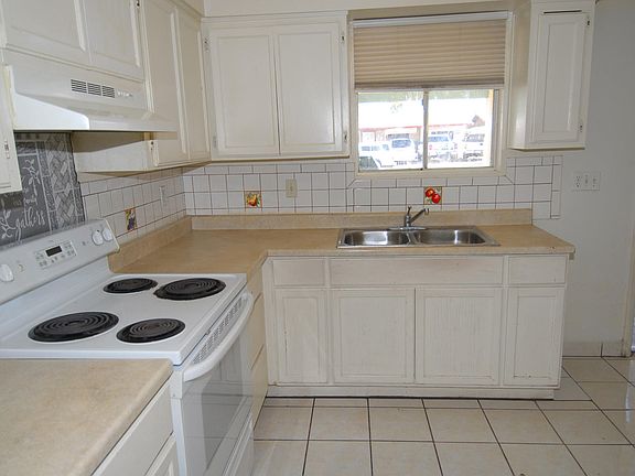 5th image of 2622 N 45th Dr
