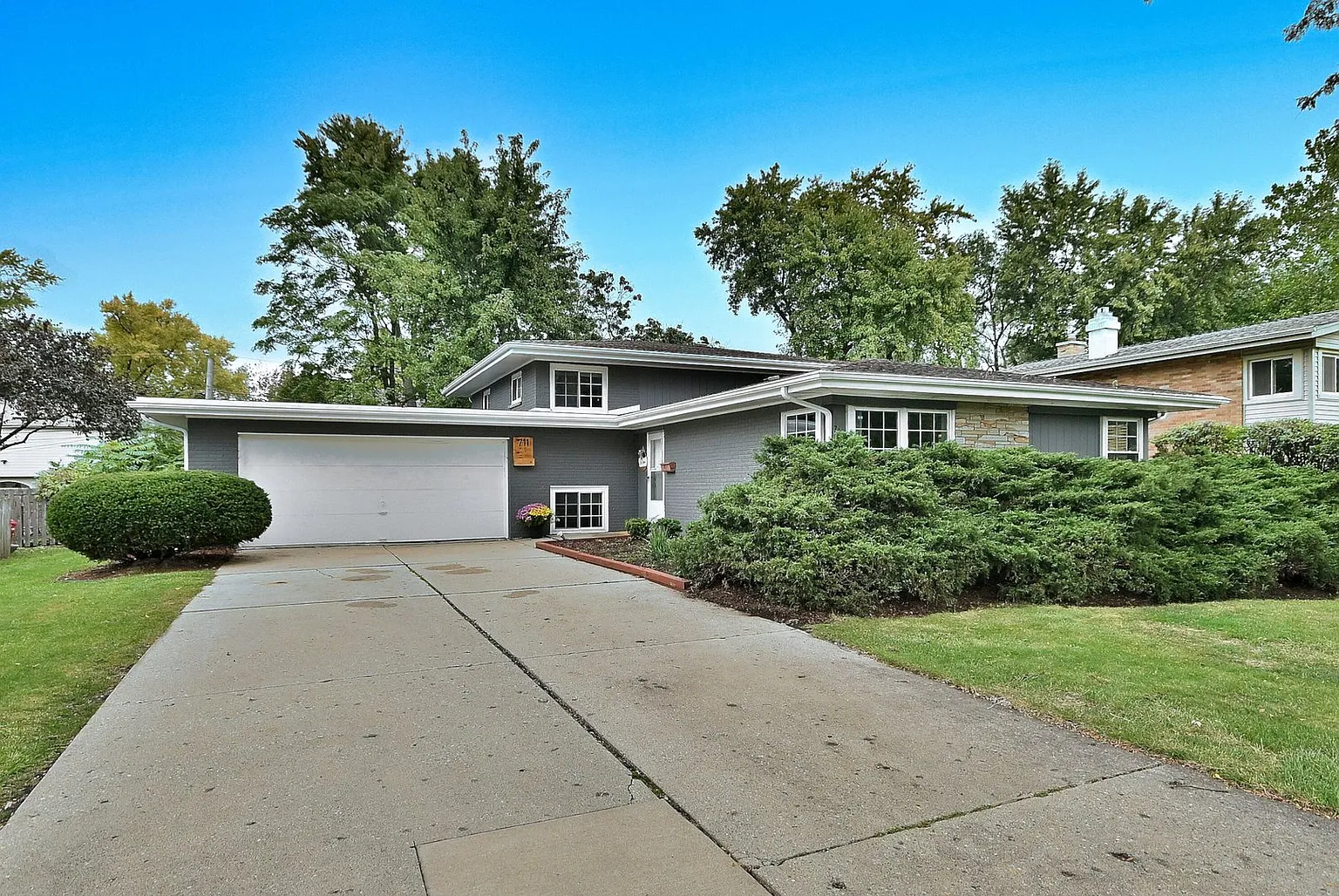 711 Cadillac Dr photo 1