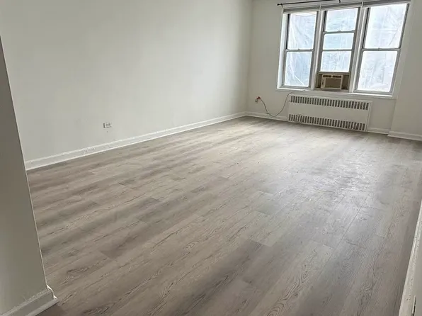 7520 Ridge Boulevard image 2 of 21