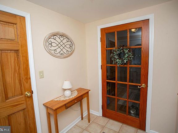 3rd image of 406 Walnut Ave