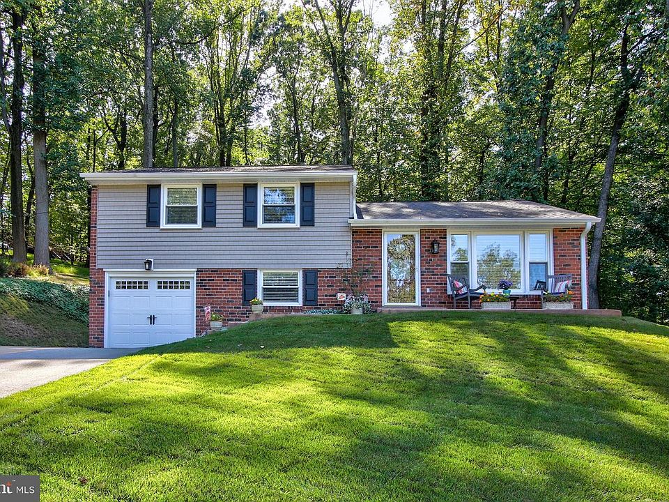 1st image of 556 Forest Rd