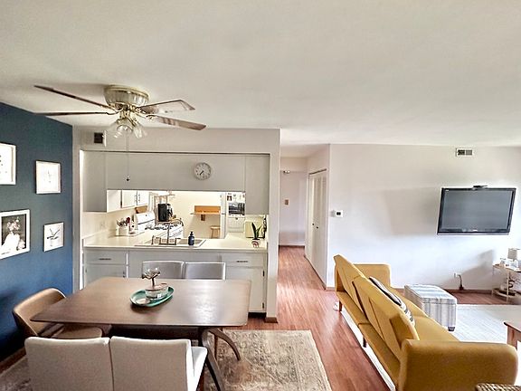 3rd image of 14035 Laramie Ave APT 422