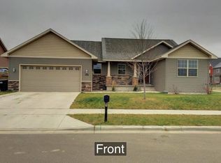 302 34th St E, Williston, ND 58801