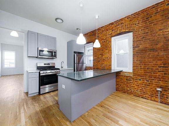 4th image of 386 Bergen Ave #1R