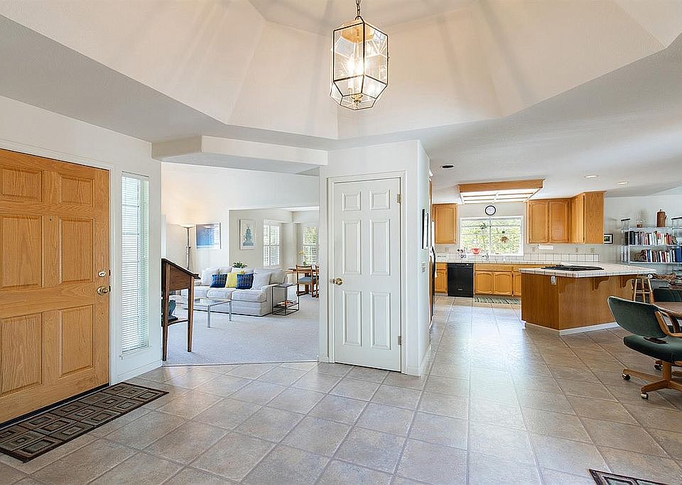 photo of old kitchen