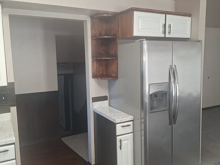 213 Sharon Ave E — Photo 20