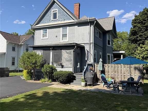 2nd image of 959 Davis St
