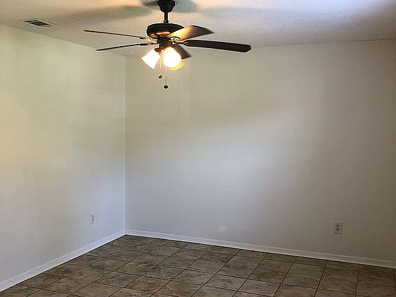 5th image of 15241 Parkwood Dr N