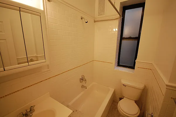 Rented by City Connections Realty | media 5