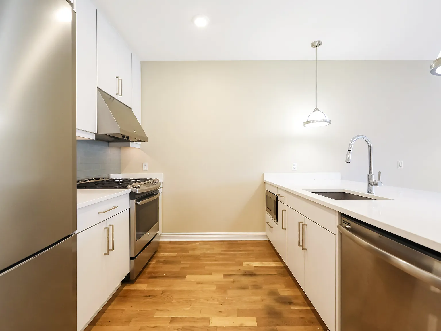 Studio, 560 sqft, $2,500 — Photo 1