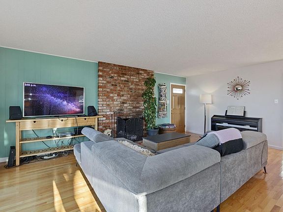 5th image of 107 Crestmoor Cir
