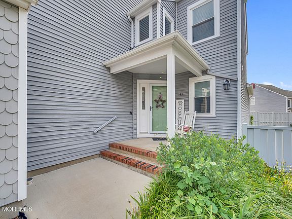 2nd image of 65 Claridge Court #153