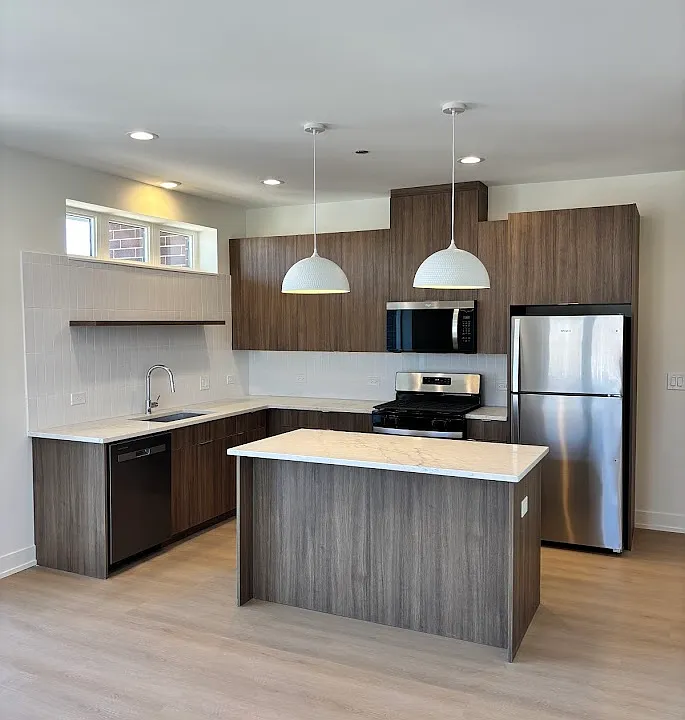 6334 W Irving Park