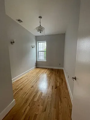 Rented by Greenrock Management | media 49