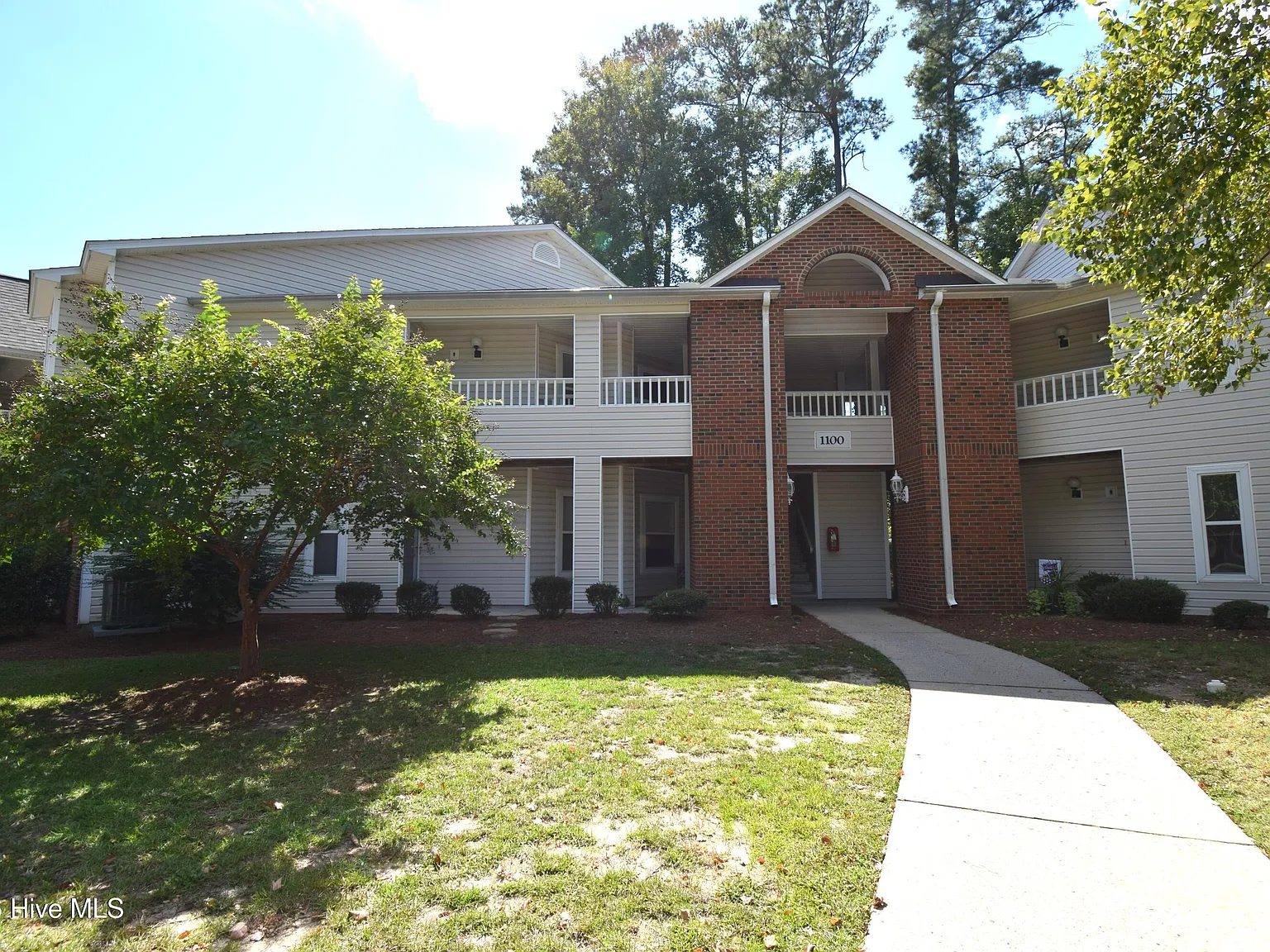 2 bed, 2.0 bath, 1400 sqft, $1,350 — Photo 1