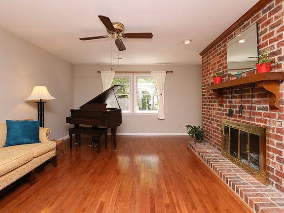 2nd image of 108 Summerlin Dr