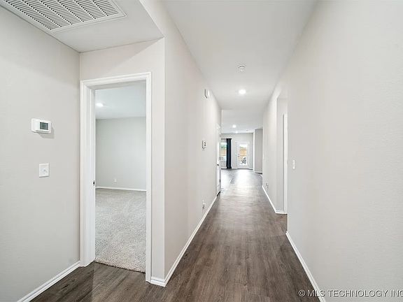 3rd image of 1 Sunstone St #1212