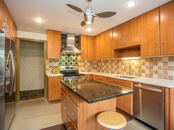 4th image of 7 Rock Hill Ln