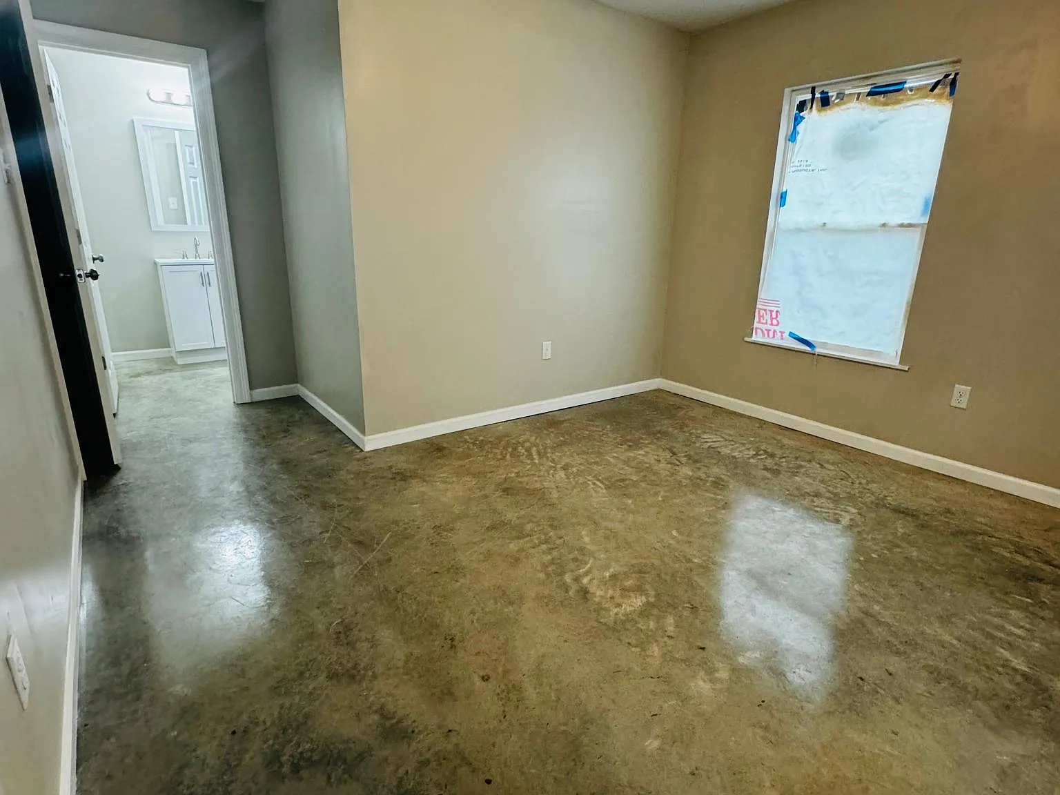 912 E Vermilion St — Photo 3