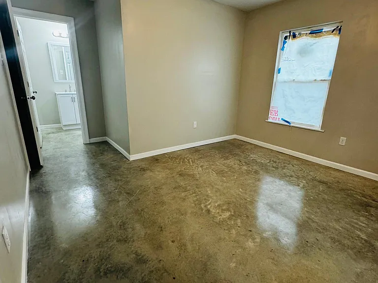 912 E Vermilion St — Photo 3