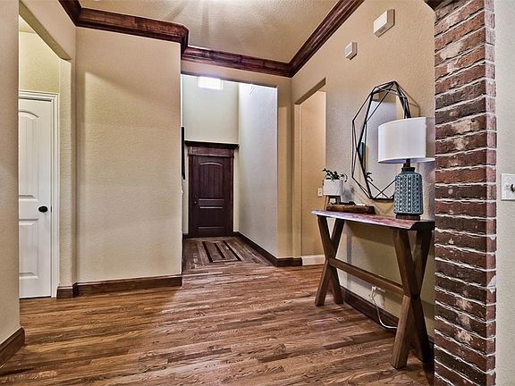 3rd image of 5604 Murfield Dr