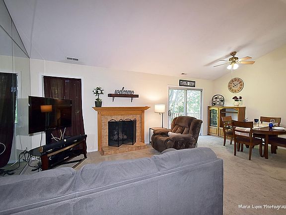 2nd image of 362 Sandhurst Cir #23-8