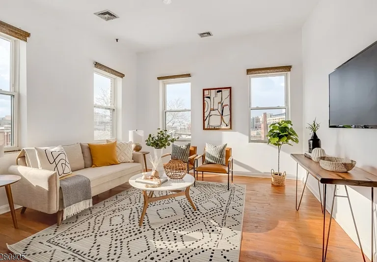 54-60 McWhorter St #307 — Photo 3