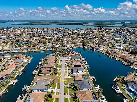 2nd image of 152 Gulfport Ct