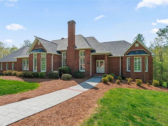 2nd image of 376 Lawrelyn Dr