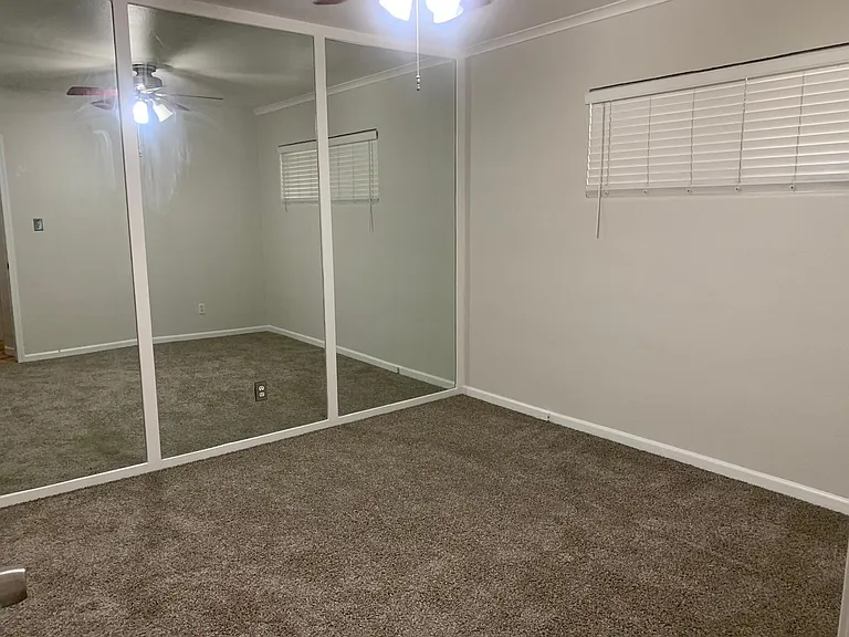 1441 E Maryland Ave #8 — Photo 11