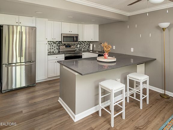 2nd image of 2749 Sullins St #B209
