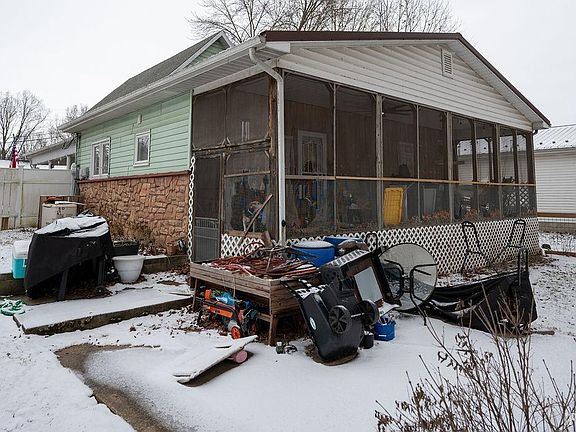 2nd image of 654 High St