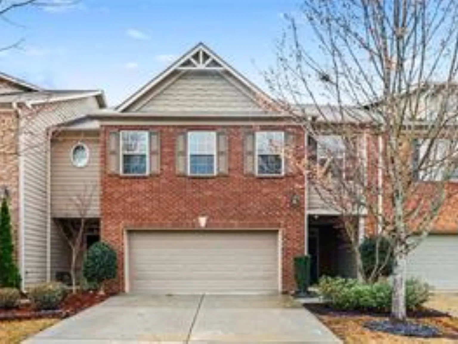 3 bed, 2.5 bath, 2180 sqft, $2,150 — Photo 1