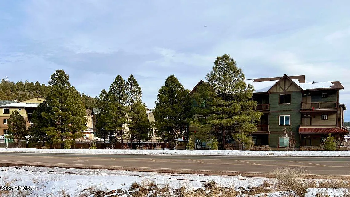 3 bed, 2.0 bath, 1406 sqft, $2,495 — Photo 1