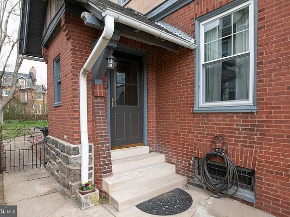 5th image of 6325 Woodbine Ave