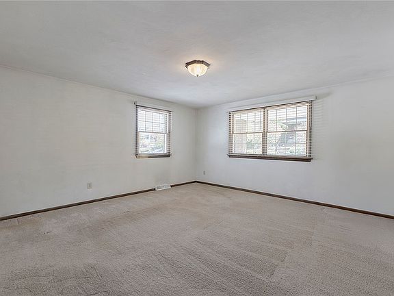 5th image of 222 Tremont Ave
