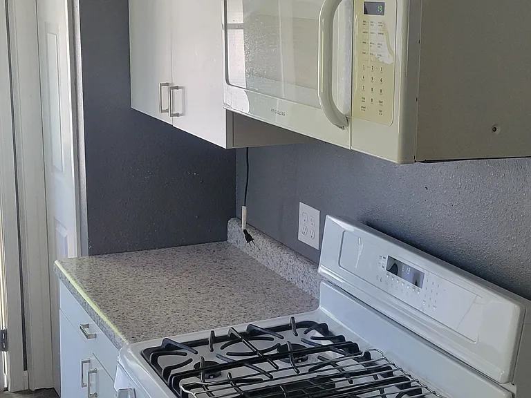 301 Cedar St S #301 — Photo 3