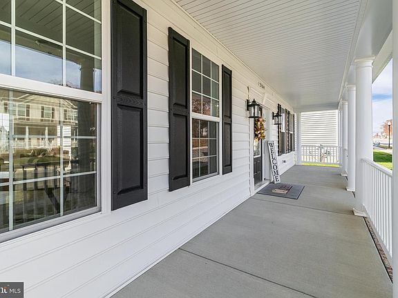 3rd image of 42102 Wildflower Dr