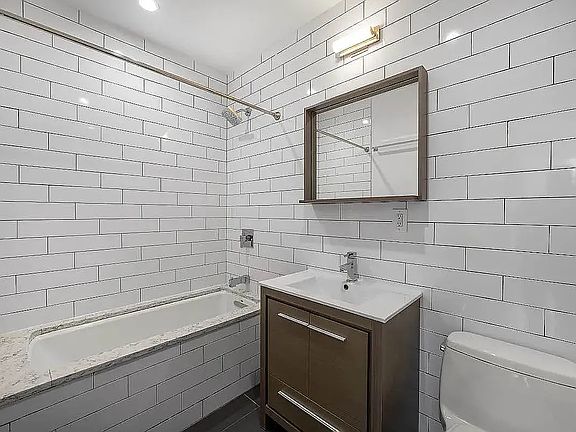 5th image of 347 Lorimer St #2B