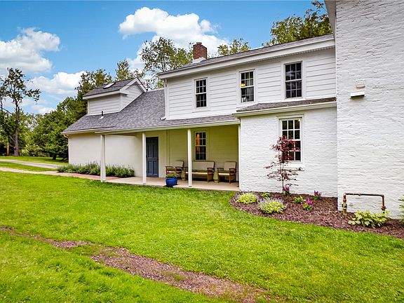 4th image of 870 Field Club Rd